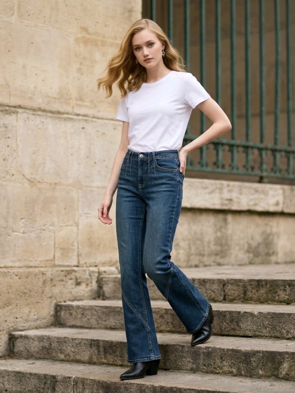 Frayed Women's Dark Blue Flared Jeans Size 8/29